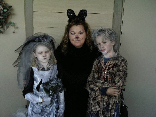 2010-10-31-Halloween Vale-Kyla-Katie.jpg